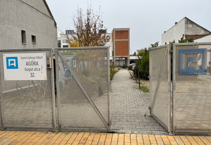 A Gogol utcai bejárat nyitva